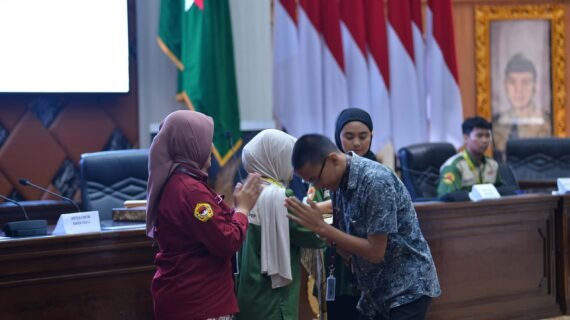 SMA Smart Cibinong Raih Sertifikat Penghargaan dalam Program SADAKA pada Sertijab Gen-7 dan Gathering-11 MPK kabupaten Bogor