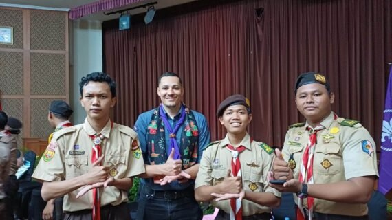 Pramuka SMA Smart Cibinong Mengikuti Kegiatan Tali KASIH dengan Anggota World Scout Committee dan World Organization of the Scout Movement