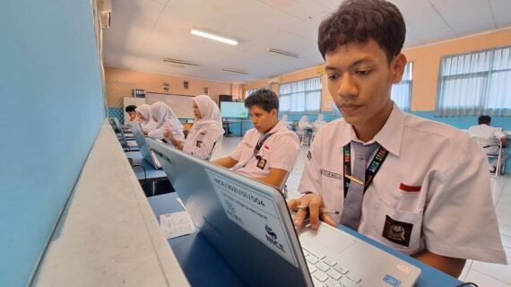MENGUKUR MUTU PENDIDIKAN SECARA KOMPREHENSIF: SMA SMART CIBINONG SELENGGARAKAN ANBK 2025/2026