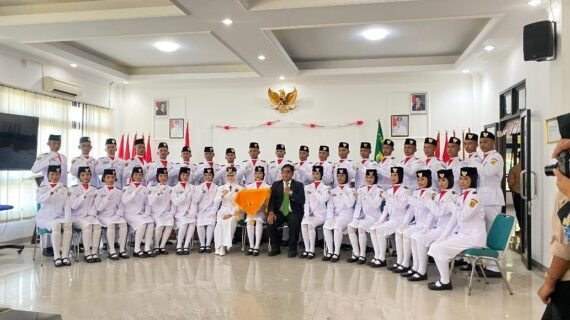 Siswa SMA Smart Cibinong Harumkan Sekolah di Momen HUT RI ke-80