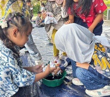 Gebyar Membatik PG/TK SMART CIBINONG Menumbuhkan Cinta Budaya Sejak Usia Dini