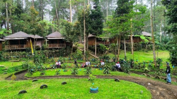 Siswa Kelas 8 SMP Smart Cibinong Gali Ilmu dan Budaya dalam Study Tour ke Bandung