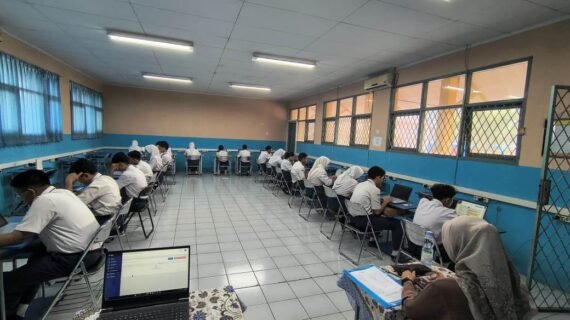 Uji Ketajaman Akademik 63 Siswa SMP Smart Cibinong Taklukkan Tantangan TKA!