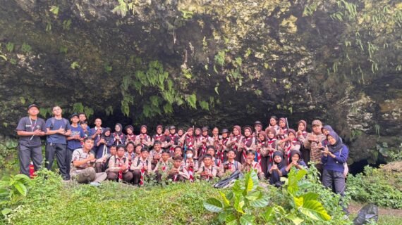 Semangat Membara di Jalur Kapur: Pramuka SMP Smart Cibinong Taklukkan Klapanunggal