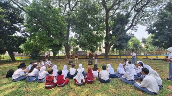 Belajar di Luar Kelas, Siswa SSC Kenali Kesehatan Tumbuhan Bersama BRIN