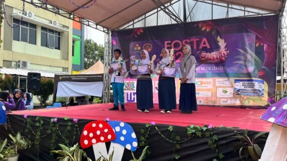 PRESTASI GEMILANG SISWI SMP SMART CIBINONG DI AJANG SPEECH CONTEST TINGKAT JABODETABEK